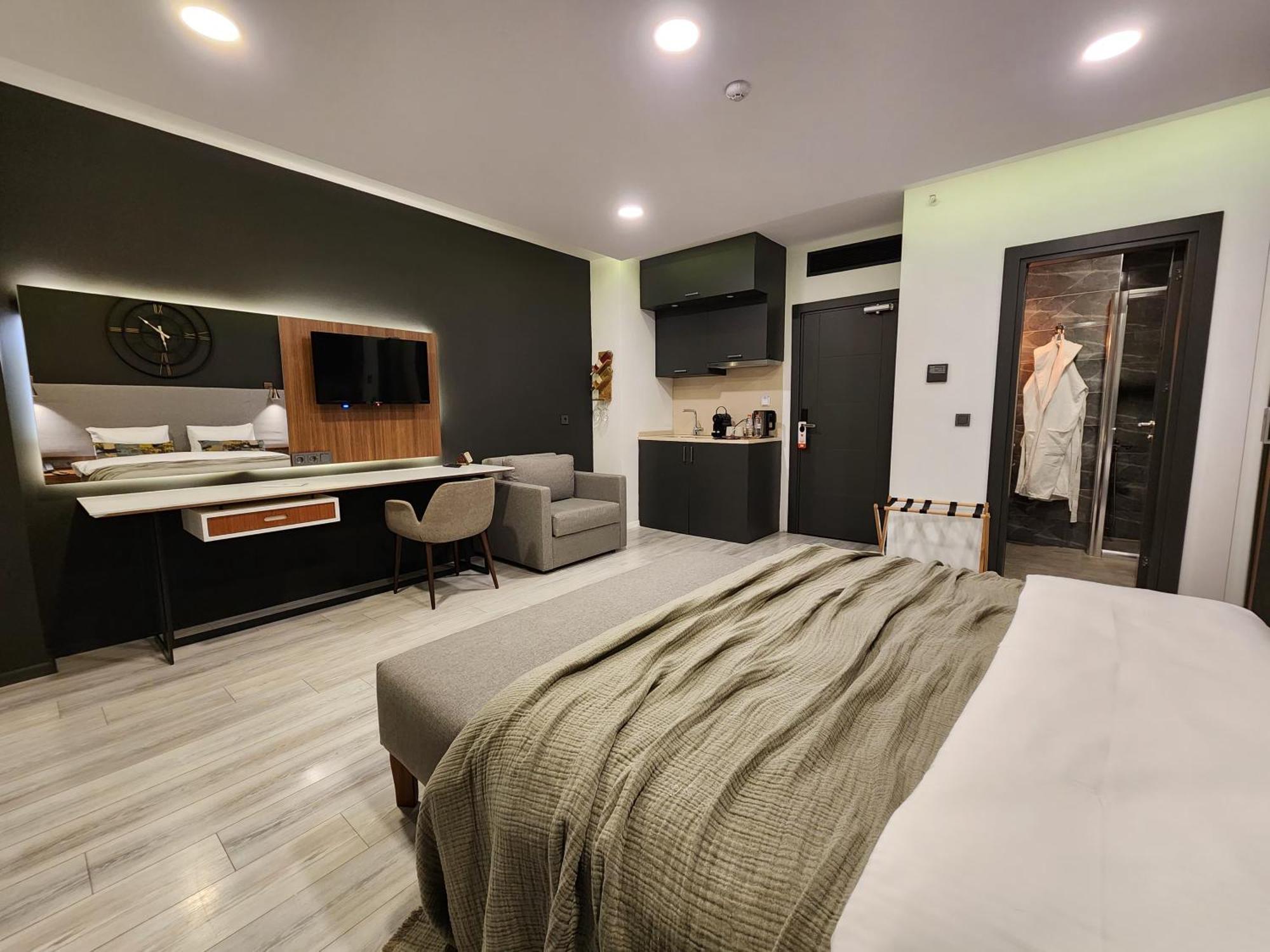Taksim Landhouse Hotel 4*